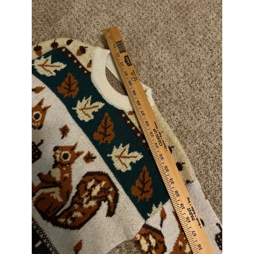 Women's Knit Sweater Large Cream Squirrel Acorn Fair Isle Nature Animal Print